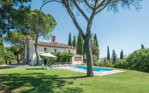 Santo Stefano: Casa, Inmuebles, Casa De Campo, Villa, Jardín, Paisajismo, Césped, Hojas Perennes, Mansión