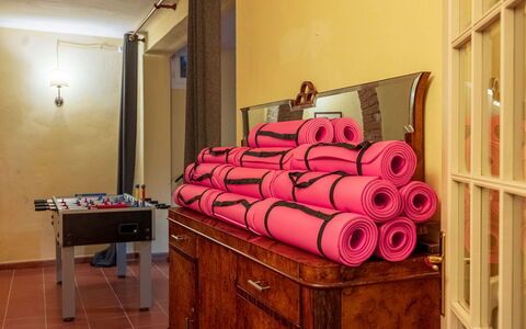 La Palazzina: Piso, Suelo, Diseño De Interiores, Habitación, Manchas De Madera, Barniz, Cortina, Madera Dura, Linos