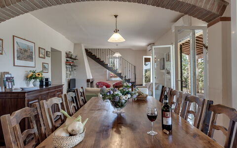 Bellaria: Mueble, Diseño De Interiores, Madera, Piso, Mesa, Techo, Cocina Y Comedor Mesa, Silla, Comedor, Suelo