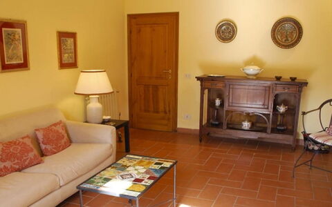 Podere Torre: Mueble, Piso, Diseño De Interiores, Suelo, Madera, Habitación, Marco, Sala, Encendiendo, Marrón