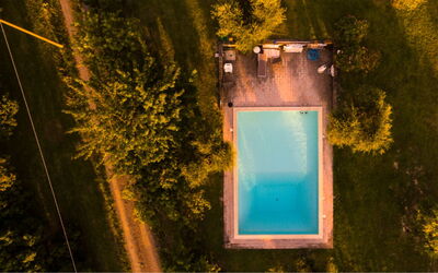 Podere Torre: Piscina, Agua, Reflexión, Recurso, Ocio, Eco Hotel, Thermae, Ciudad De Vacaciones, Fuente De Agua, Piscina De Reflejo