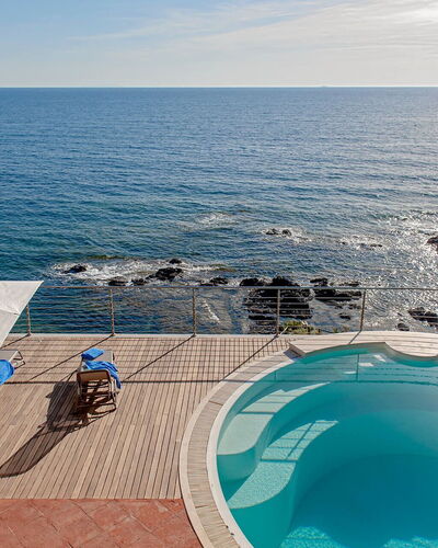 Villa Baia al Mare: Azul, Agua, Cuerpo De Agua, Piscina, Mar, Mueble Para Exteriores, Costeras Y Los Accidentes Geográficos Oceánico, Recurso, Costa, Oceano