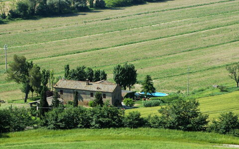Casalunga: Hierba, Pradera, Casa, Llanura, Área Rural, El Terreno Del Lote, Paisaje, Cabaña, Asentamientos Humanos