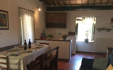 Case Belle: Mueble, Mesa, Diseño De Interiores, Cocina Y Comedor Mesa, Silla, Habitación, Comedor, Manchas De Madera, Madera Dura, Comida