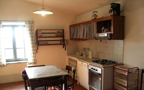 Vallocchie: Mueble, Piso, Madera, Diseño De Interiores, Suelo, Habitación, Techo, Encendiendo, Cocina, Electrodoméstico