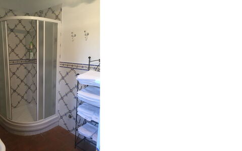Vallocchie: Diseño De Interiores, Suelo, Vaso, Habitación, Metal, Inicio De La Puerta, Loseta, Baño, Arreglo De Tubería, Plomería