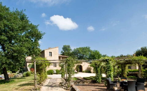 Villa Pipirelli: Arbusto, Barrio Residencial, Casa, Jardín, Cabaña, Inmuebles, Hacienda, Patio Interior, Sombra