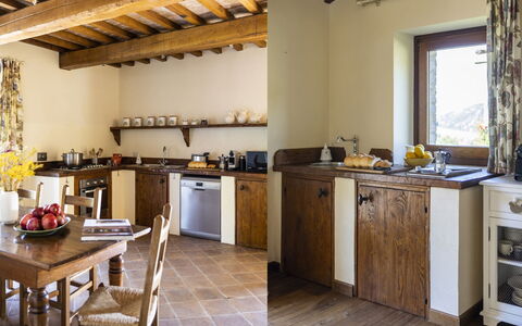 Villa del Cammino: Mueble, Diseño De Interiores, Madera, Cocina, Mostrador, Piso, Casa, Gabinetes, Habitación, Suelo