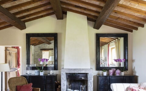 Villa Torre: Mueble, Pared, Diseño De Interiores, Madera, Piso, Techo, Suelo, Encendiendo, Sala, Casa