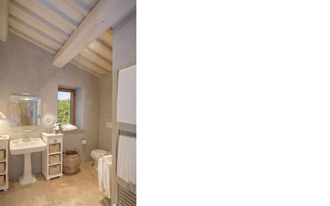 Villa Santa: Diseño De Interiores, Pared, Piso, Arreglo De Tubería, Suelo, Casa, Lavabo, Lavabo Del Baño, Grifo, Baño