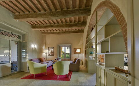 Villa Il Serraglio: Mueble, Diseño De Interiores, Pared, Piso, Techo, Suelo, Habitación, Sofá, Encendiendo, Sala