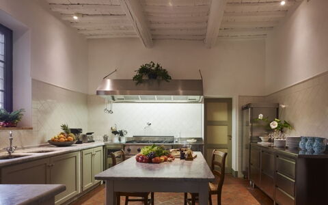 Villa del Riccio: Cocina, Diseño De Interiores, Piso, Mueble, Mostrador, Techo, Gabinetes, Encendiendo, Suelo, Aparato De Cocina