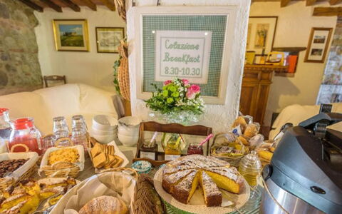 Podere Contignano: Comida, Vajilla, Mueble, Ingrediente, Postre, Utensilios Para Servir, Desayuno, Desayuno Tardío, Comer Con Los Dedos