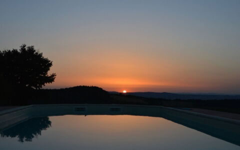 Podere del Mezzadro: Cielo, Horizonte, Naturaleza, Oscuridad, Resplandor Crepuscular, Puesta De Sol, Noche, Amanecer, Paisaje, Mañana En Red Sky