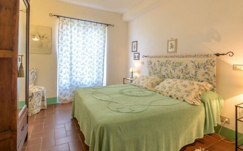 Podere del Mezzadro: Mueble, Diseño De Interiores, Cama, Habitación, Sábana, Piso, Lecho, Suelo, Linos, Habitación