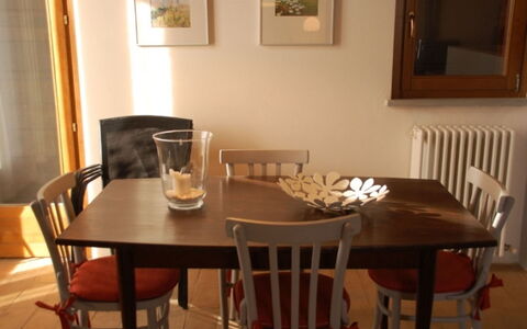 Casale Gioiello: Mueble, Piso, Comedor, Mesa, Madera, Silla, Cocina Y Comedor Mesa, Diseño De Interiores, Suelo, Marrón