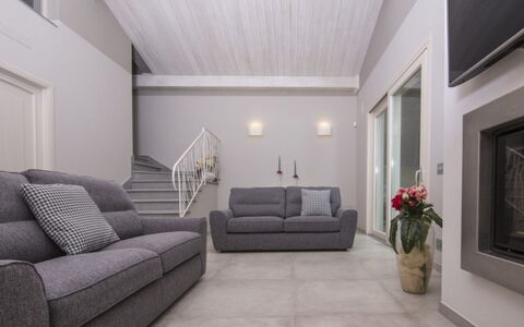 Villa Sara: Mueble, Diseño De Interiores, Piso, Sofá, Suelo, Techo, Habitación, Sala, Encendiendo, Departamento