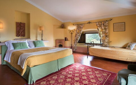 Villa Bel Monte: Mueble, Diseño De Interiores, Piso, Habitación, Techo, Mesa, Suelo, Textil, Silla, Encendiendo