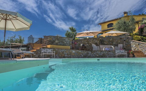 Villa Lucente: Piscina, Inmuebles, Recurso, Hacienda, Villa, Eco Hotel, Fuente De Agua, Mueble Para Exteriores, Ciudad De Vacaciones, Paisajismo