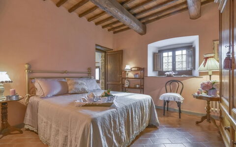 Villa Lucente: Mueble, Pared, Piso, Diseño De Interiores, Casa, Habitación, Suelo, Casa, Linos, Cama
