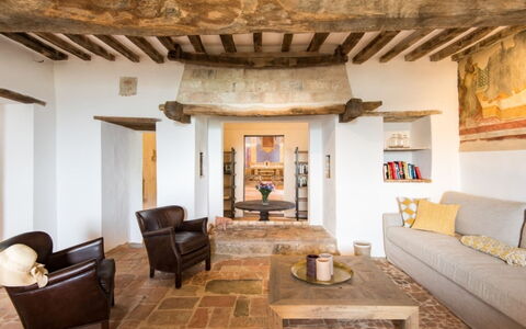 Villa Ugo: Pared, Mueble, Madera, Diseño De Interiores, Piso, Techo, Suelo, Casa, Habitación, Sala