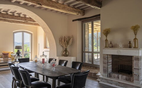 Villa Ugo: Mueble, Diseño De Interiores, Pared, Piso, Madera, Silla, Mesa, Cocina Y Comedor Mesa, Suelo, Comedor