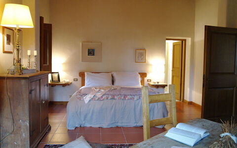 Villa Antonella: Mueble, Diseño De Interiores, Piso, Madera, Suelo, Cama, Habitación, Habitación, Encendiendo, Mesa