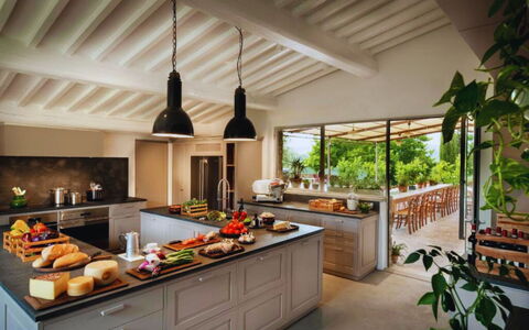 Agatea: Cocina, Mostrador, Mueble, Diseño De Interiores, Aparato De Cocina, Encendiendo, Lámpara, Piso, Techo, Gabinetes