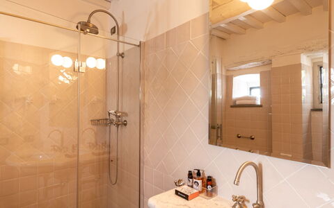 Agatea: Pared, Piso, Baño, Diseño De Interiores, Suelo, Arreglo De Tubería, Techo, Lavabo Del Baño, Plomería, Casa