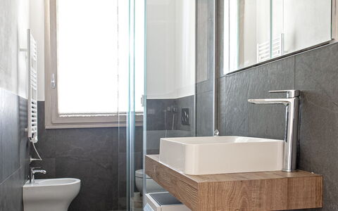 Vistamare: Baño, Diseño De Interiores, Arreglo De Tubería, Piso, Pared, Suelo, Lavabo Del Baño, Lavabo, Espejo, Grifo