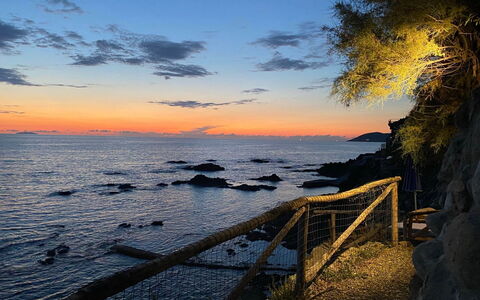 Vistamare: Azul, Agua, Cuerpo De Agua, Horizonte, Klippe, Oscuridad, Costa, Costeras Y Los Accidentes Geográficos Oceánico, Mar, Puesta De Sol