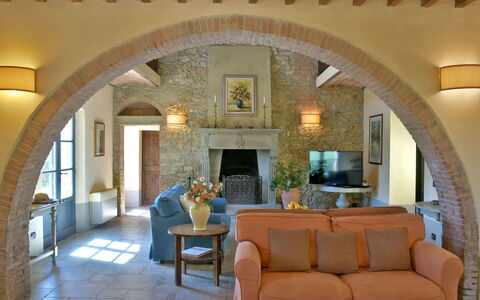 Villa Asia: Mueble, Pared, Diseño De Interiores, Techo, Encendiendo, Piso, Mesa, Sofá, Casa, Sala