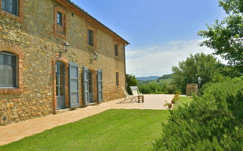 Villa Asia: El Terreno Del Lote, Casa De Campo, Área Rural, Cabaña, Inmuebles, Césped, Jardín, Prado, Paisajismo, Pared De Piedra