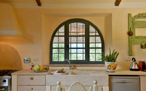 Villa Ginevra: Diseño De Interiores, Mueble, Madera, Cocina, Piso, Casa, Encendiendo, Mostrador, Gabinetes, Habitación