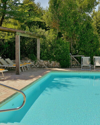 Villa Ginevra: Piscina, Mueble Para Exteriores, Mueble, Recurso, Material Compuesto, Eco Hotel, Sombra, Silla, Sunlounger, Thermae
