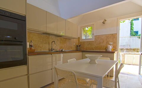 Terrazza Dell'Elba: Cocina, Diseño De Interiores, Mostrador, Piso, Electrodoméstico, Madera, Aparato De Cocina, Mueble, Suelo, Gabinetes