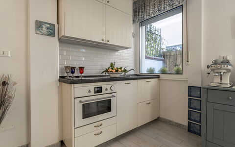 Casa Liliana Ac, Wifi, Forte Dei Marmi: Cocina, Aparato De Cocina, Mostrador, Gabinetes, Electrodoméstico, Diseño De Interiores, Estufa De Cocina, Madera, Electrodoméstico, Piso