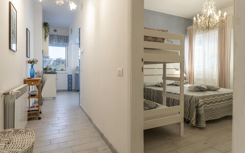 Casa Liliana Ac, Wifi, Forte Dei Marmi: Diseño De Interiores, Piso, Mueble, Suelo, Habitación, Cama, Madera, Habitación, Techo, Textil