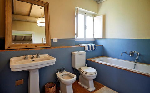 Poggio Cavallino Private Pool, Wifi, Maremma: Baño, Arreglo De Tubería, Lavabo Del Baño, Lavabo, Grifo, Asiento Del Baño, Baño, Plomería, Piso, Suelo