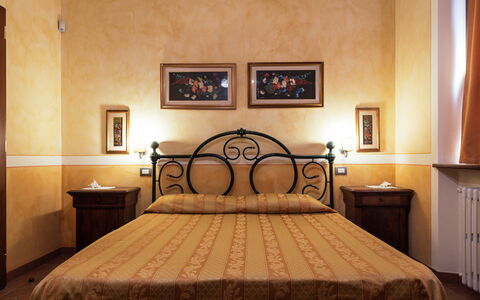 La Limonaia: Diseño De Interiores, Pared, Cama, Habitación, Piso, Sábana, Suelo, Lecho, Techo, Mueble