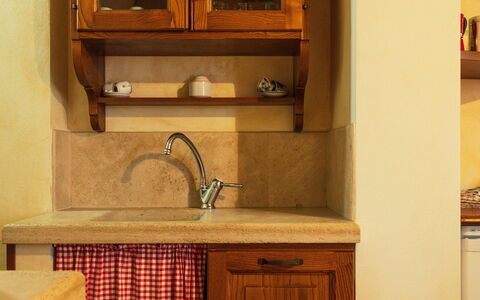 Il Noceto: Madera, Piso, Mueble, Gabinetes, Diseño De Interiores, Cocina, Mostrador, Suelo, Marrón, Alacena