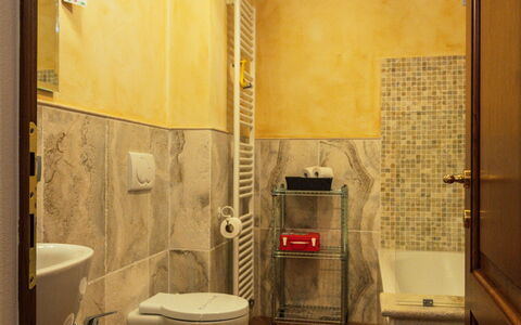 Il Noceto: Piso, Pared, Arreglo De Tubería, Diseño De Interiores, Suelo, Baño, Lavabo Del Baño, Lavabo, Grifo, Techo