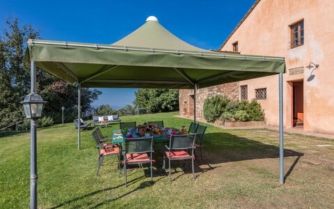 Villa Belvedere: Pabellón, Sombra, Kiosko, Estructura Al Aire Libre, Jardín, Mueble Para Exteriores, Ocio, Pabellón, Césped, Yarda