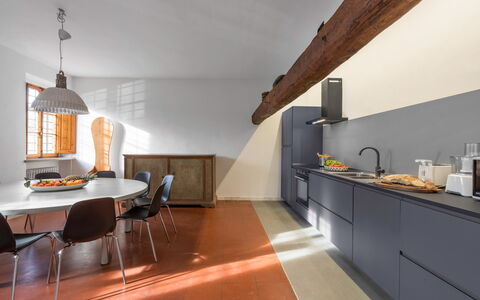 Il Villino Del Collezionista With Pool In Pistoia: Diseño De Interiores, Piso, Mueble, Cocina, Madera, Mostrador, Techo, Gabinetes, Suelo, Encendiendo