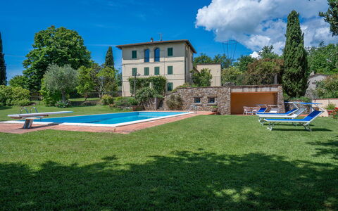 Il Villino Del Collezionista With Pool In Pistoia: Árbol, Arbusto, Piscina, Inmuebles, Jardín, Césped, Mansión, Hacienda, Paisajismo, Villa