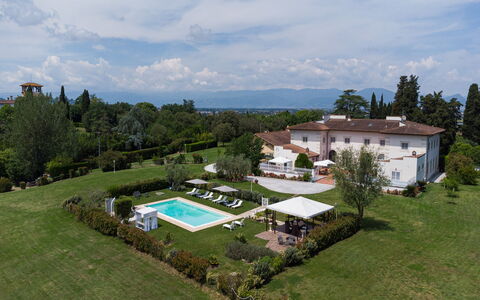 Villa Yvonne: Jardín, Comida, Villa, Piscina, Hacienda