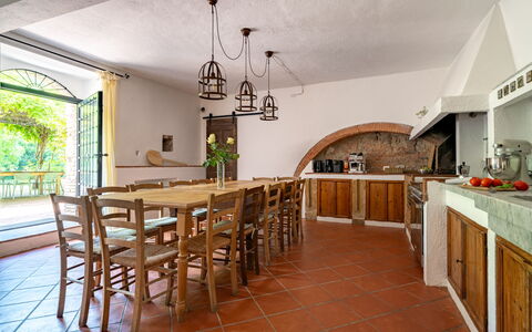 Montaione Country House Amarrante, Pool, Ac: Mueble, Diseño De Interiores, Piso, Techo, Cocina, Cocina Y Comedor Mesa, Habitación, Mostrador, Silla, Planta De Casa