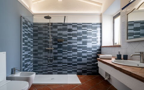 Montaione Country House Amarrante, Pool, Ac: Piso, Suelo, Diseño De Interiores, Baño, Arreglo De Tubería, Loseta, Material Compuesto, Plomería, Techo, Cerámico