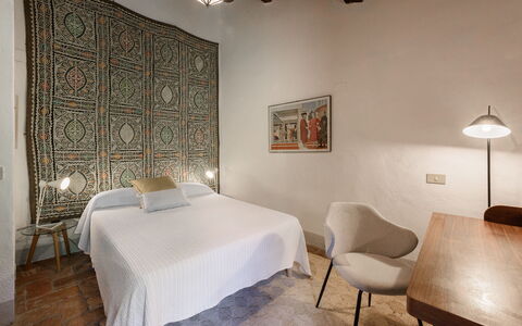 Villa Poggio La Croce: Pared, Diseño De Interiores, Piso, Suelo, Techo, Habitación, Encendiendo, Habitación, Cama, Sábana