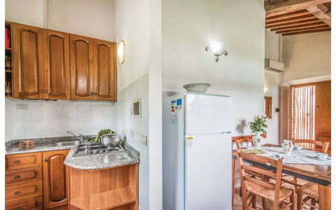 La Fiumara: Piso, Diseño De Interiores, Suelo, Electrodoméstico, Aparato De Cocina, Habitación, Departamento, Cocina, Techo, Manchas De Madera